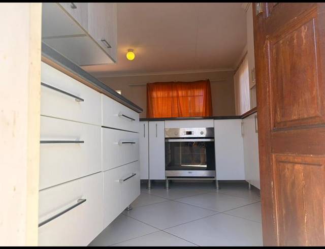 2 BEDROOM HOUSE FOR SALE IN ROSSLYN